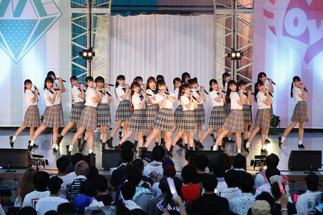 「=LOVE ≠ME スペシャルコンサート『24 girls』」の様子。（写真提供：SACRA MUSIC）