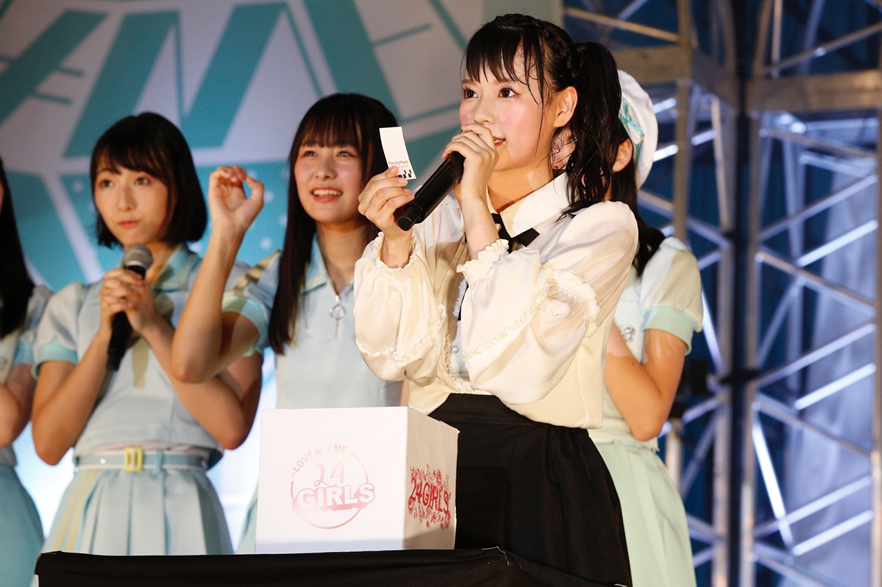「=LOVE ≠ME スペシャルコンサート『24 girls』」の様子。（写真提供：SACRA MUSIC）