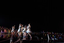 「花火が見えなかった」と嘆いていると突然花火が上がり、慌てて振り返るエビ中。