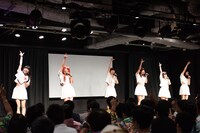 元気に挨拶するでんぱ組.inc。