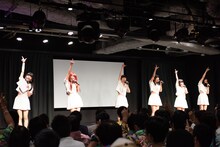 元気に挨拶するでんぱ組.inc。