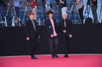 左から中務裕太、白洲迅、小森隼。