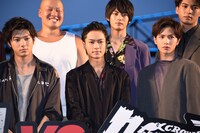 左から山田裕貴、川村壱馬、志尊淳。