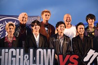 前列左から吉野北人、前田公輝、山田裕貴、川村壱馬、後列左から鈴木昂秀、龍、一ノ瀬ワタル、神尾楓珠。