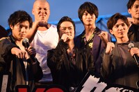 前列左から山田裕貴、川村壱馬、志尊淳。