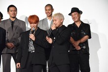 “お兄ちゃん”に話を振る小森隼（右）。