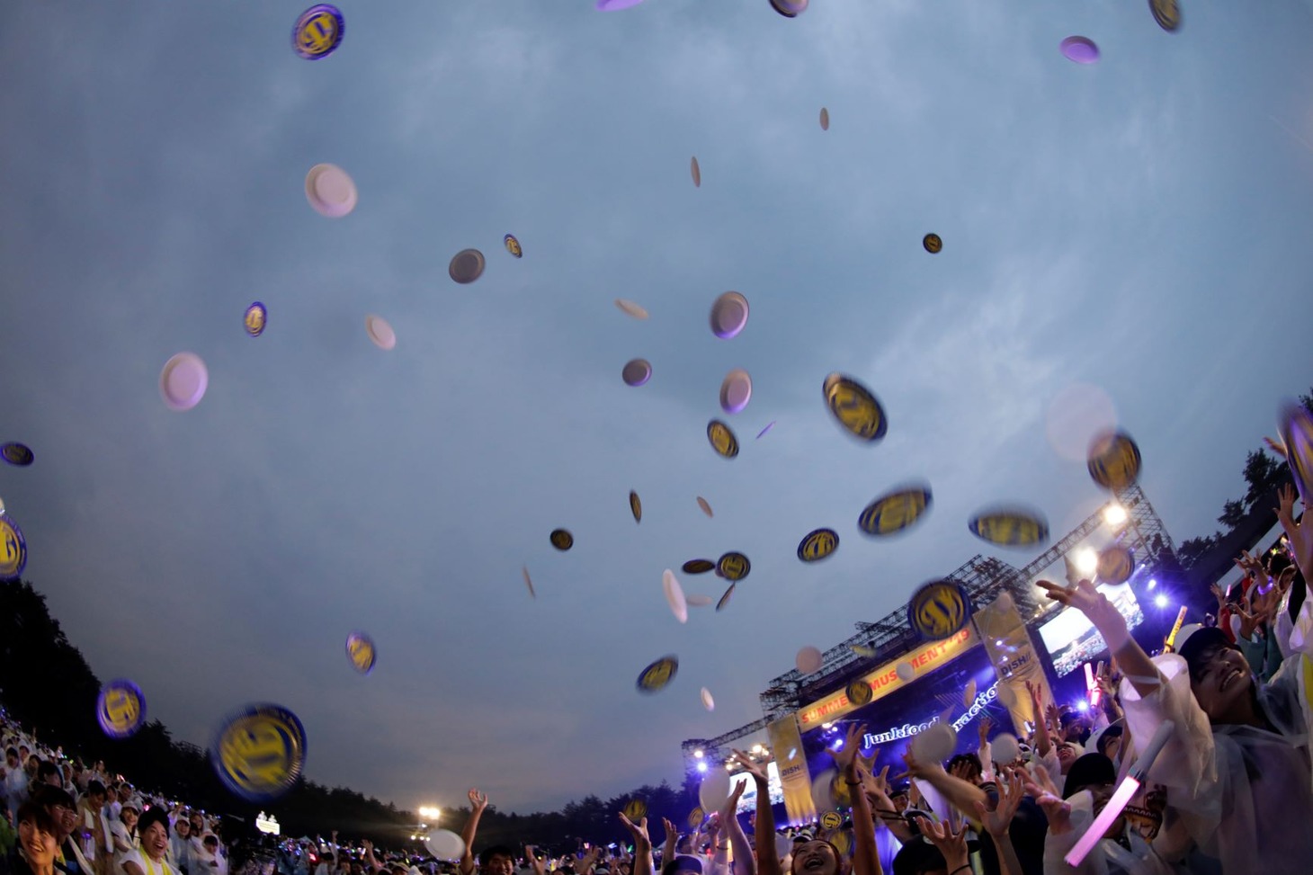 「DISH// SUMMER AMUSEMENT' 19 [Junkfood Attraction]」の様子。