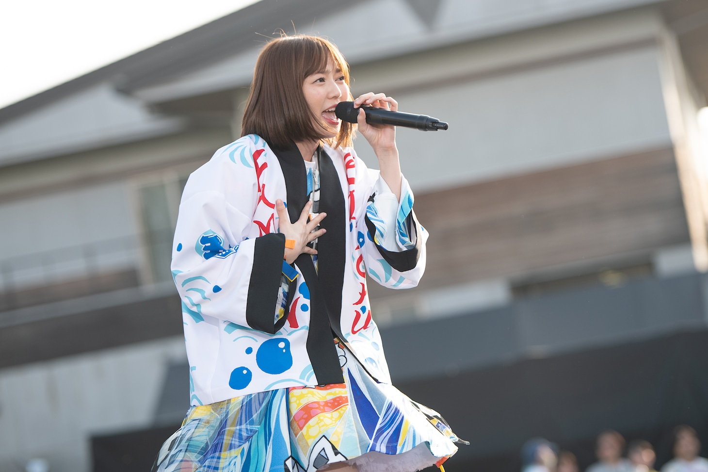 安本彩花