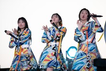 左から柏木ひなた、中山莉子、小林歌穂。