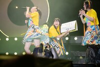 あるあるになっていない「ファミえんあるある」に困惑する中山莉子、柏木ひなた、小林歌穂（左から）。