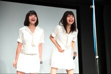 発生練習をする根本凪（左）と鹿目凛（右）。