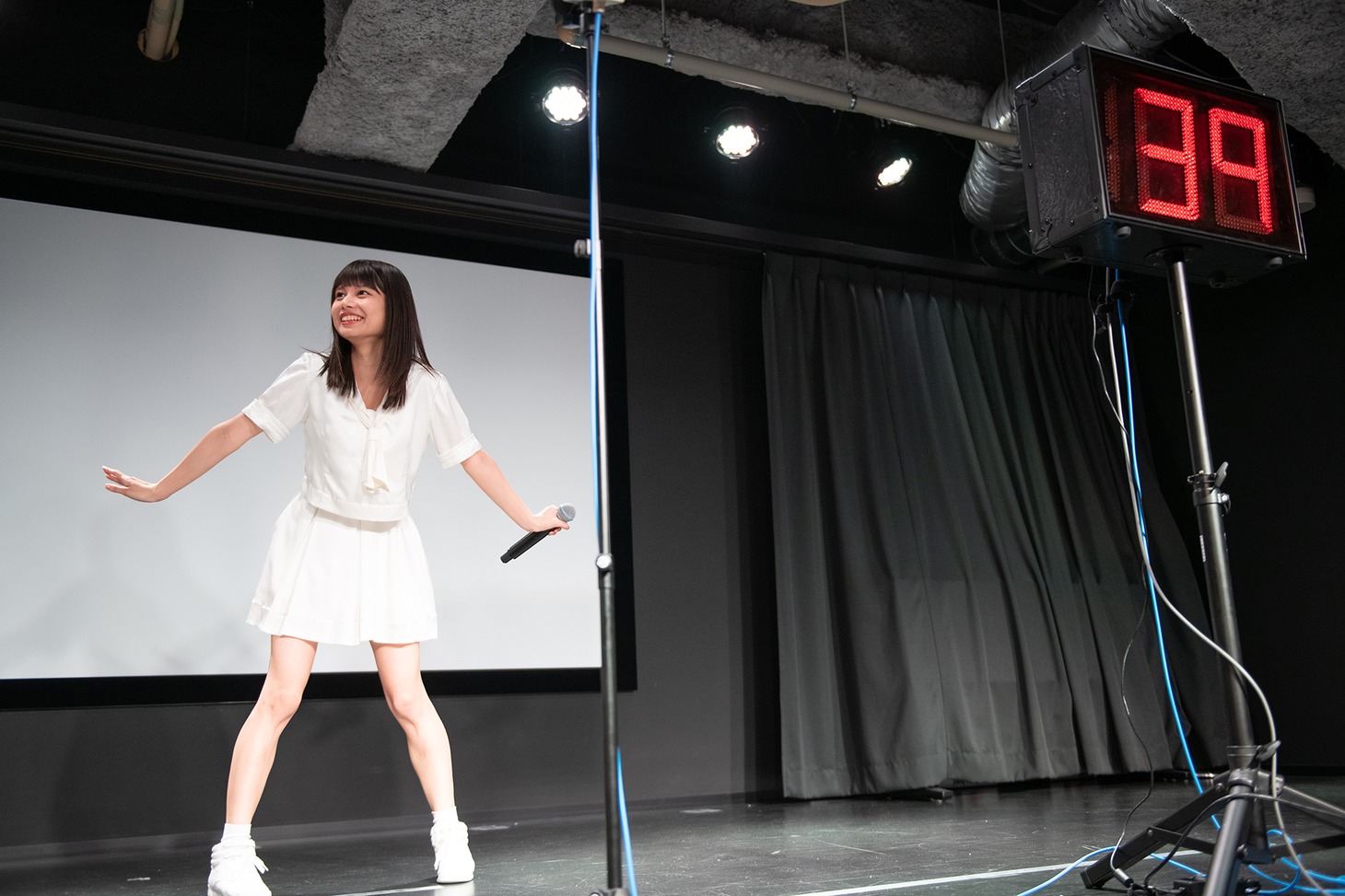 「ピンキーがパニックになった」の合図で「USJー！」と叫ぶ鹿目凛。