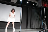 「えいたそがプリキュアと嘘をついた」の合図で「尾行ロケー！」と叫ぶ根本凪。