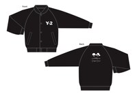 スーパーデラックス盤に付属する吉田山田のオリジナルスタジアムジャンパー。