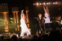 「YOUR SONG with MISIA」をデュエットするTERU（Vo）とMISIA。（撮影：岡田裕介）