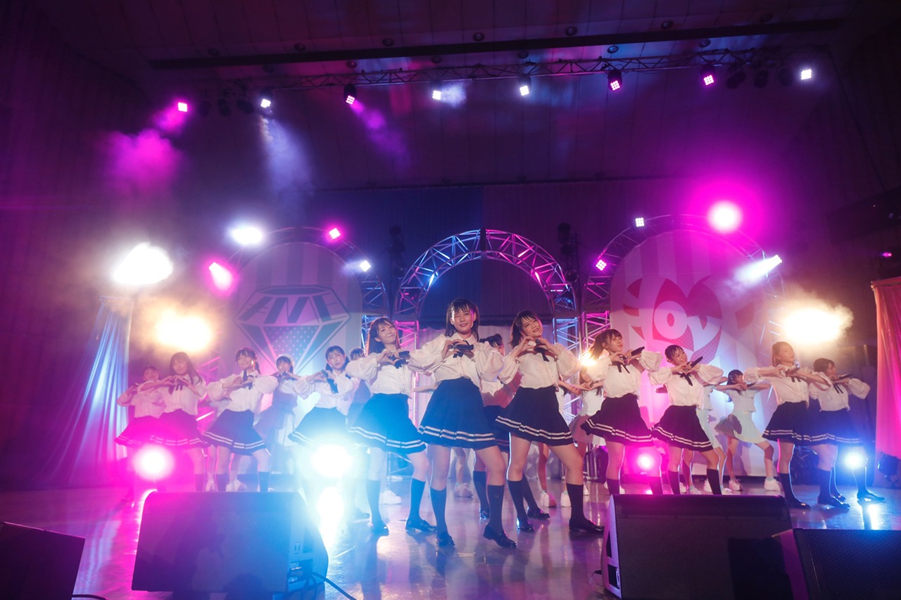 「=LOVE ≠ME スペシャルコンサート『24 girls』」の様子。（写真提供：SACRA MUSIC）