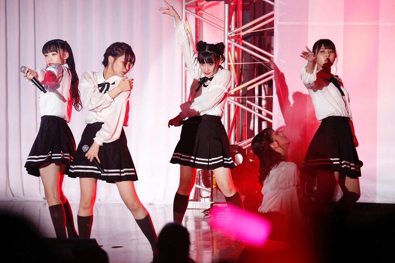 「=LOVE ≠ME スペシャルコンサート『24 girls』」の様子。（写真提供：SACRA MUSIC）