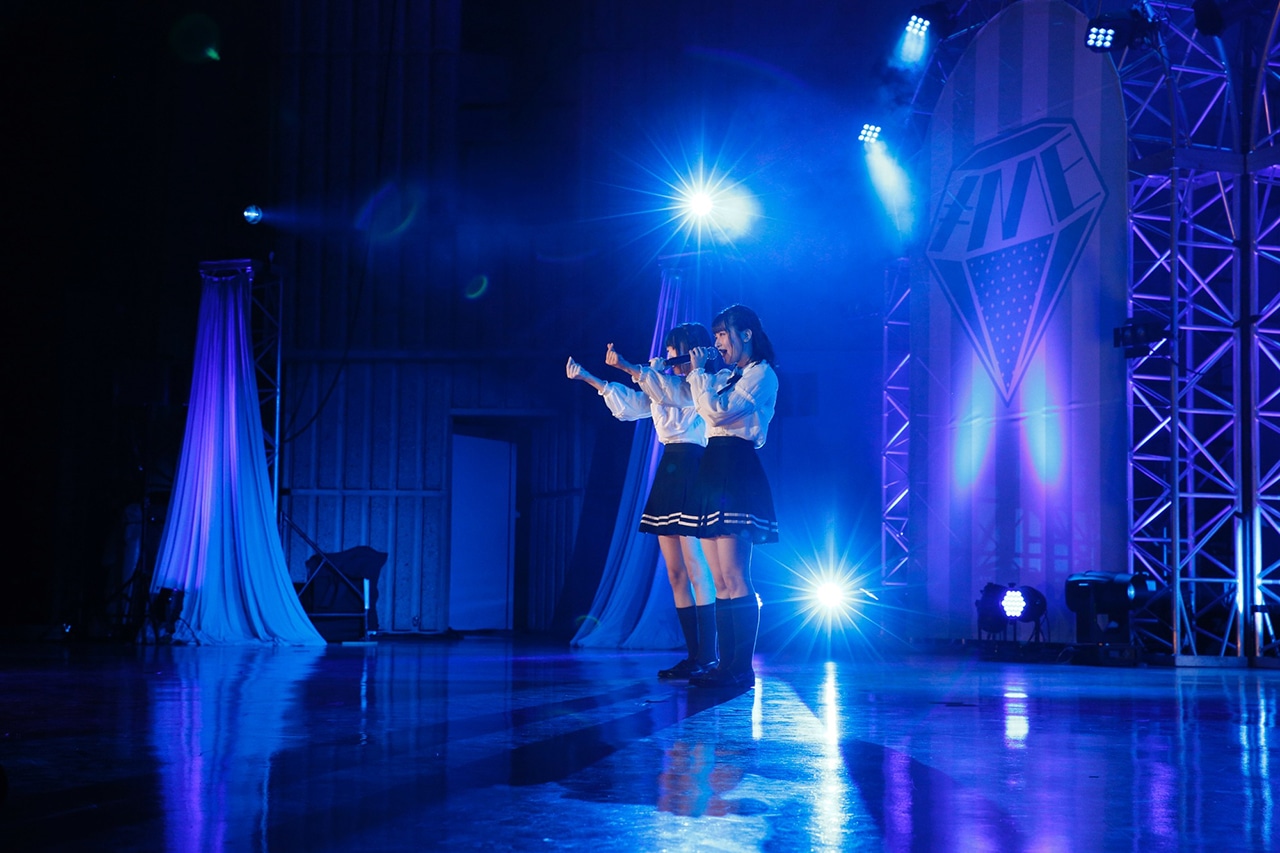 =LOVEの野口衣織、佐々木舞香。（写真提供：SACRA MUSIC）
