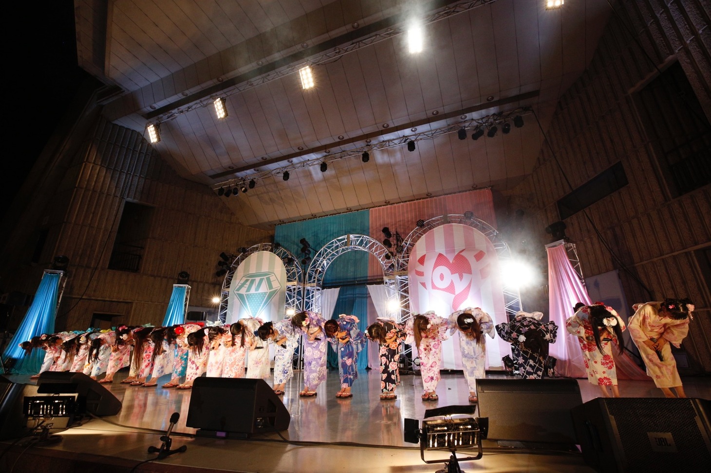 「=LOVE ≠ME スペシャルコンサート『24 girls』」の様子。（写真提供：SACRA MUSIC）