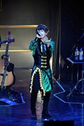 人気画像2位は「執事になったうらたぬき、ライブでお嬢様をエスコート」より、うらたぬき。(撮影:岡本麻衣)