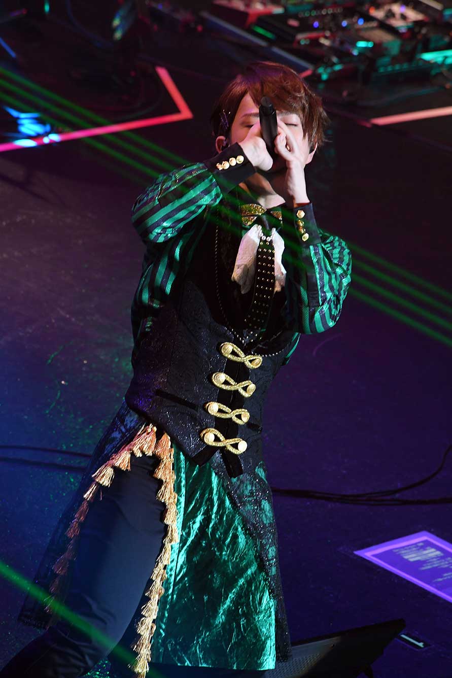 人気画像7位は「執事になったうらたぬき、ライブでお嬢様をエスコート」より、うらたぬき。（撮影：岡本麻衣）