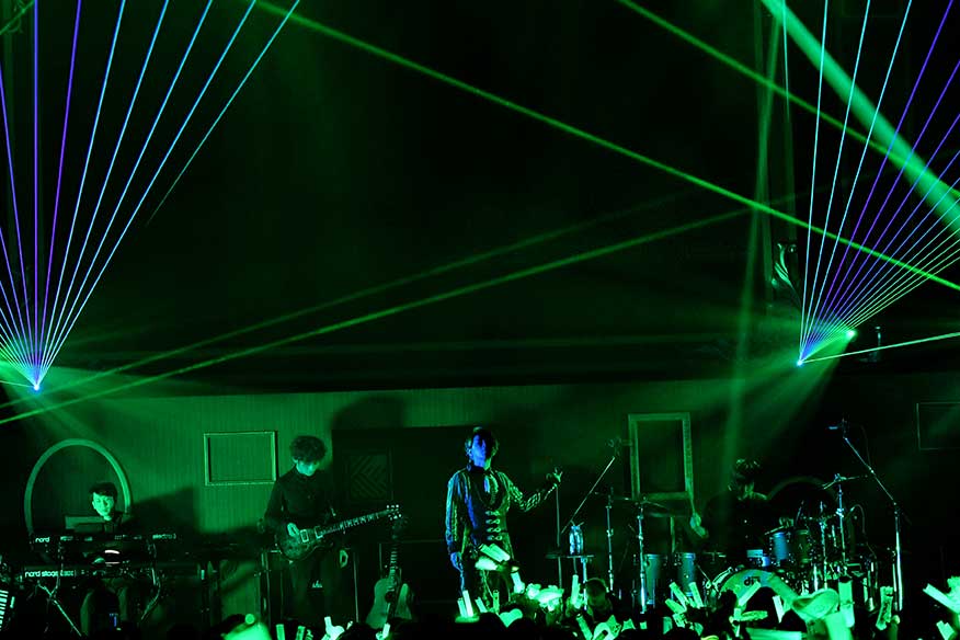 人気画像9位は「執事になったうらたぬき、ライブでお嬢様をエスコート」より、うらたぬき「Uratanuki Birthday Live～Unlimited～」東京公演の様子。（撮影：岡本麻衣）