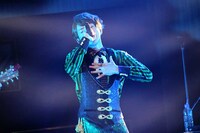 人気画像3位は「執事になったうらたぬき、ライブでお嬢様をエスコート」より、うらたぬき。（撮影：岡本麻衣）