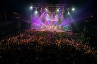 「TOKYO BiSH SHINE5」のライブの様子。（Photo by sotobayashi kenta）