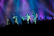 「TOKYO BiSH SHINE5」のライブの様子。（Photo by sotobayashi kenta）