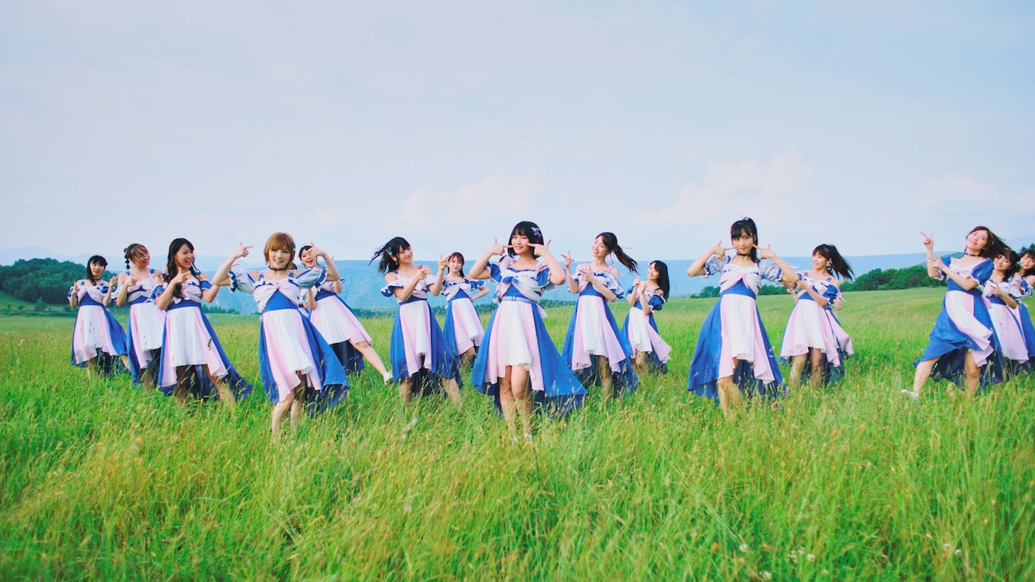 AKB48「サステナブル」ミュージックビデオのダンスシーン。