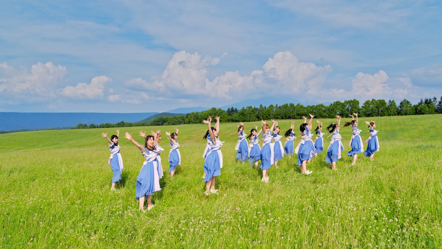 AKB48「サステナブル」ミュージックビデオのダンスシーン。