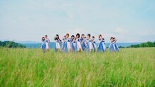 AKB48「サステナブル」ミュージックビデオのダンスシーン。
