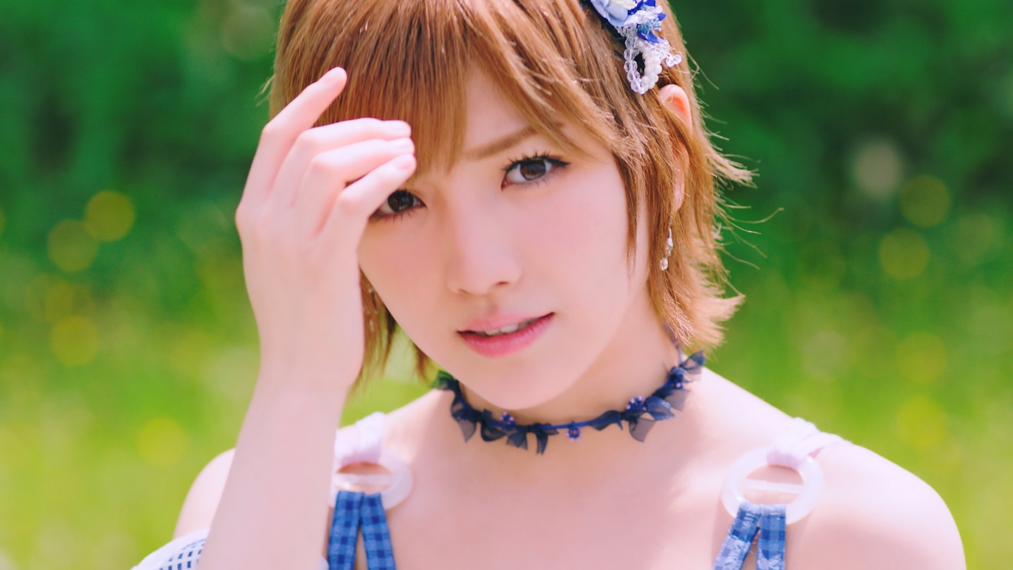 AKB48「サステナブル」ミュージックビデオより岡田奈々。