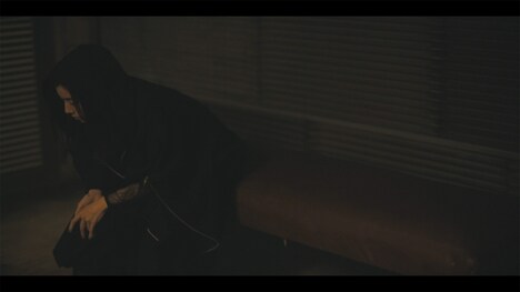 milet「Fire Arrow」ミュージックビデオのワンシーン。