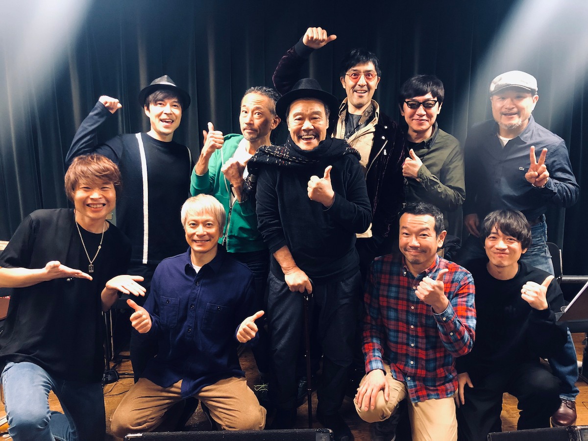東京スカパラダイスオーケストラと西田敏行。