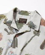 Tempalay×MR.OLIVE「CACTUS COLLAGE ALOHA SHIRT」（ベージュ / 襟元）