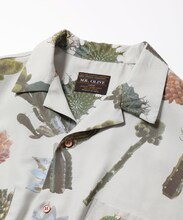 Tempalay×MR.OLIVE「CACTUS COLLAGE ALOHA SHIRT」（ベージュ / 襟元）