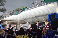 桜エビ～ず「桜スプラッシュ！」の様子。