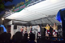 桜エビ～ず「桜スプラッシュ！」の様子。