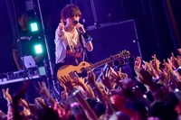 藤原基央（Vo, G）（撮影：古溪一道）