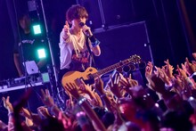 藤原基央（Vo, G）（撮影：古溪一道）