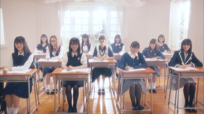 乃木坂46「図書室の君へ」ミュージックビデオのワンシーン。