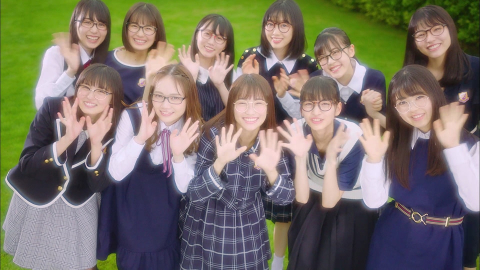 乃木坂46「図書室の君へ」ミュージックビデオのワンシーン。