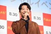 お悩みを聞く星野源。