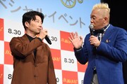 左から星野源、ウド鈴木。
