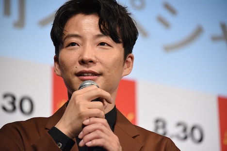 お悩み相談を受ける星野源。