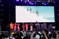 CHAIとSuperorganism。