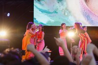 CHAIとSuperorganism。