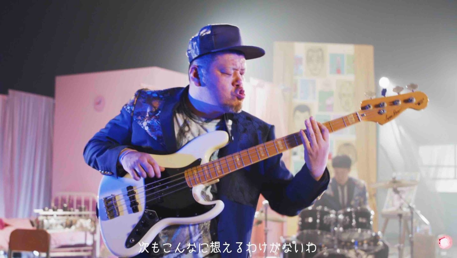 ジェニーハイ「シャミナミ」ミュージックビデオのワンシーン。