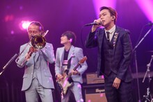 GEN（04 Limited Sazabys）と東京スカパラダイスオーケストラのセッションの様子。